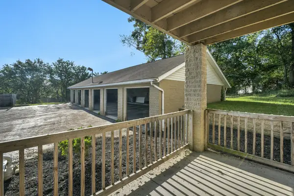 Detached multi-bay garage